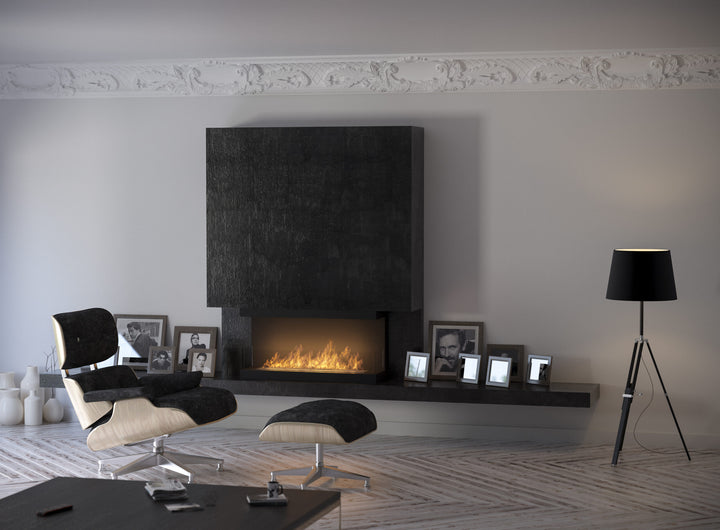 bioethanol-einbaukamin-dreiseitig-ethanolkamin-raumteiler-infire-c1000-inside-c-100cm-schwarz-dreiseitige-verglasung-mit-flammen-wohnwand-luxus-wohnzimmer-vitra-stuhl-stehlampe-minimalistisch